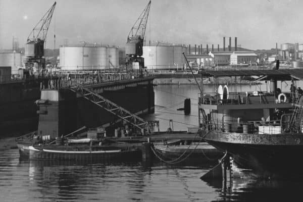 Historic view of Curaçao drydock for incoming tankers, 1940–1945