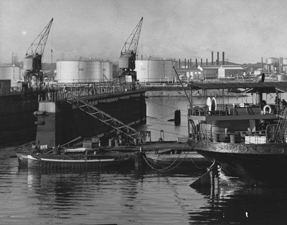 Historic view of Curaçao drydock for incoming tankers, 1940–1945
